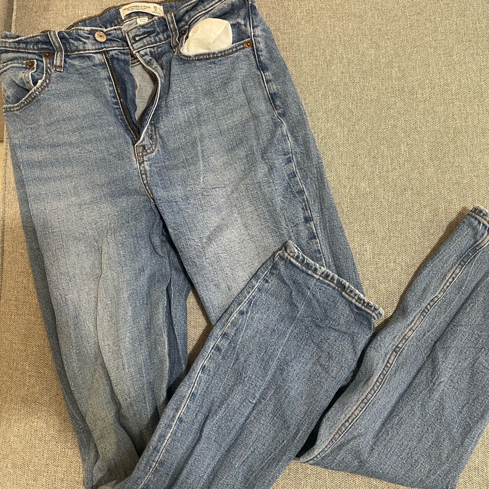ABERCROMBIE & FITCH CURVE LOVE 90’S ULTRA HIGH RISE SLIM STRAIGHT DENIM JEANS